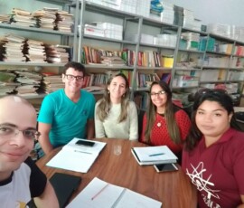 Da direita para a esquerda: Sarah, Dayanne, Valéria, Rudyeri e Rodrigo Claudino. Foto com participantes das equipes